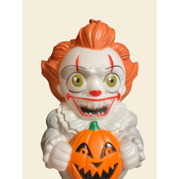 Pennywise IT Blow Mold 12" Halloween Lighted Decor Clown w/ Pumpkin - Picture 2 of 13